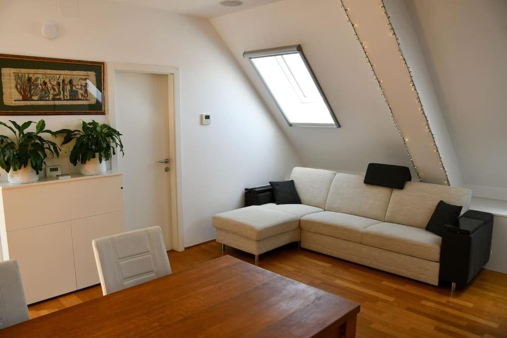 Stairway To Ljubljana Apartment Luaran gambar