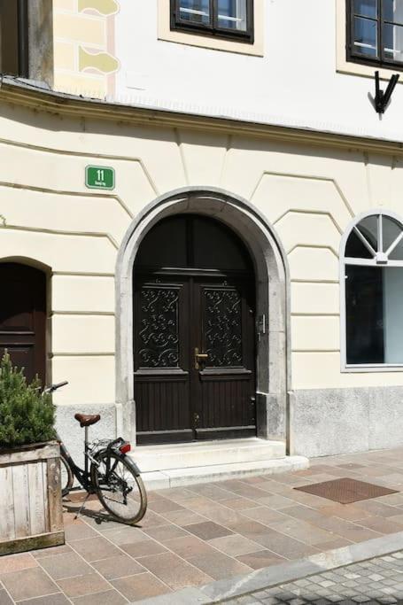 Stairway To Ljubljana Apartment Luaran gambar